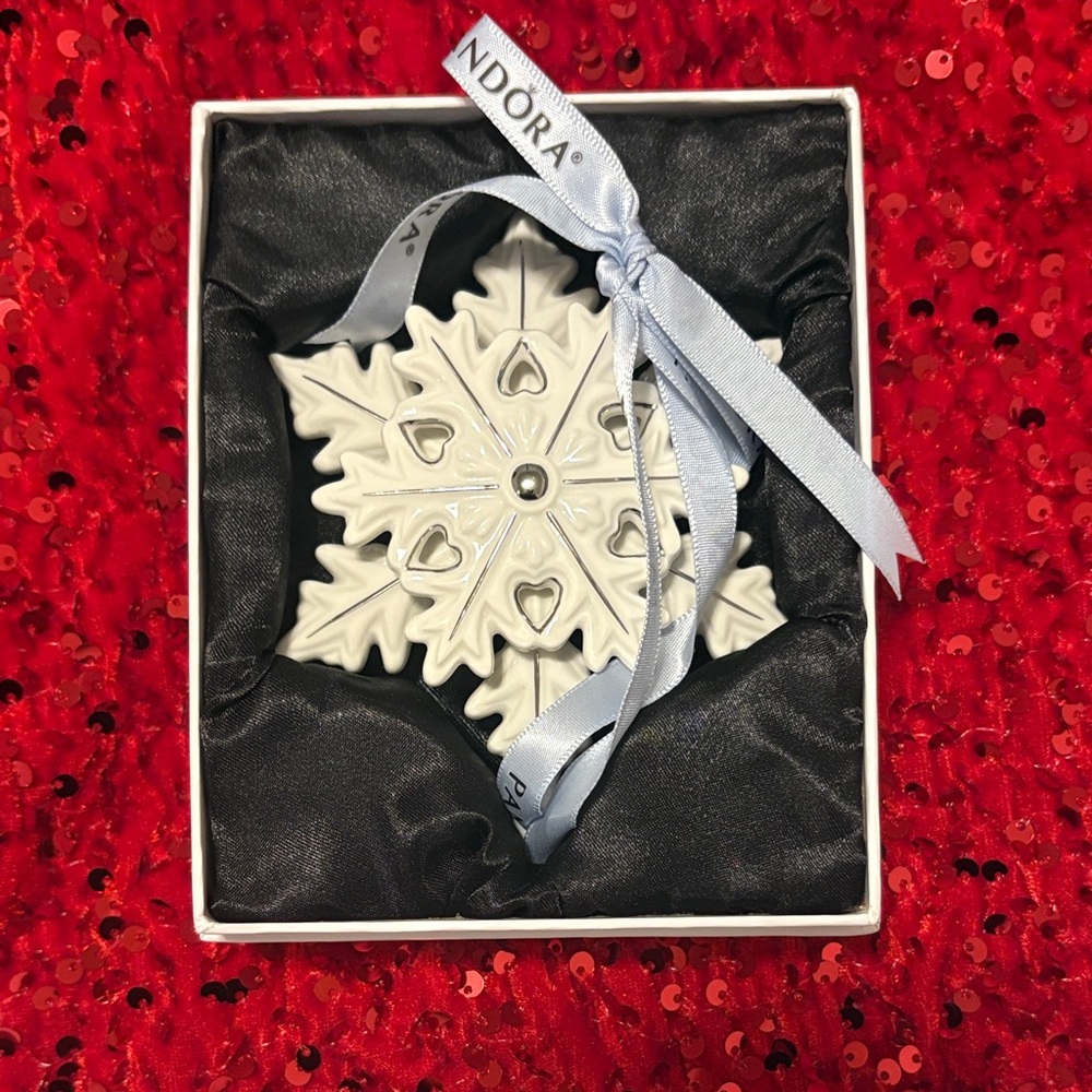Pandora Limited Edition Silver and White Snowflake Ornament